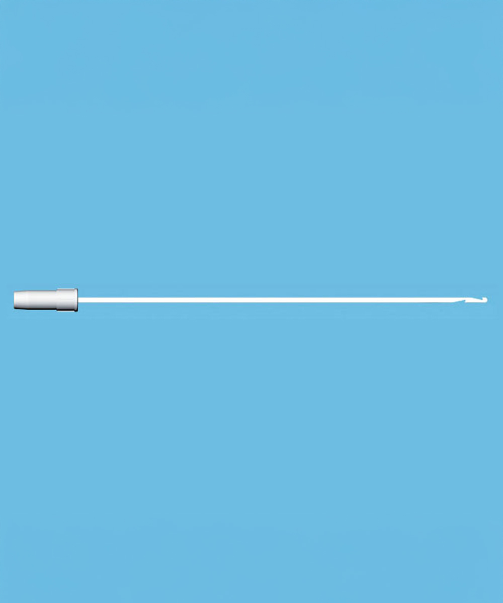 Foto Immagine della curette KARMAN 4 mm con raccordo blu, cannula semirigida sterile per aspirazione uterina e interruzione volontaria di gravidanza.