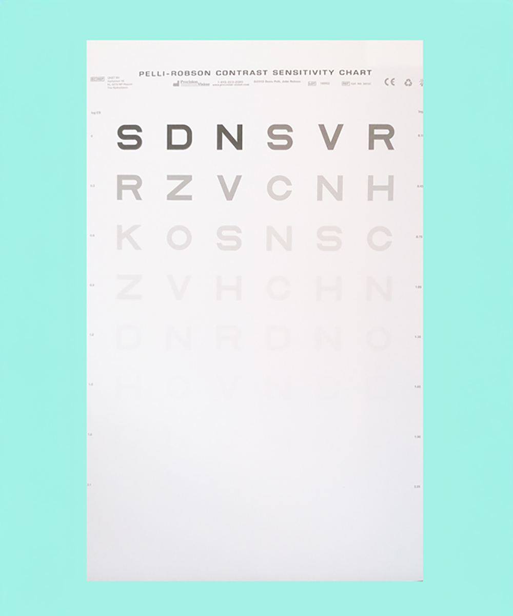 Ottotipo Pelli Robson compatto formato 35x23 cm per test visivo della sensibilità al contrasto con lettere a contrasto decrescente.