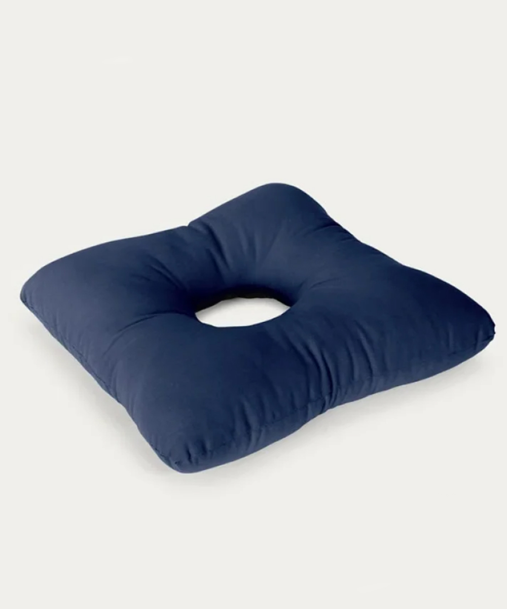 Cuscino antidecubito in fibra cava siliconata 44×44 con foro centrale