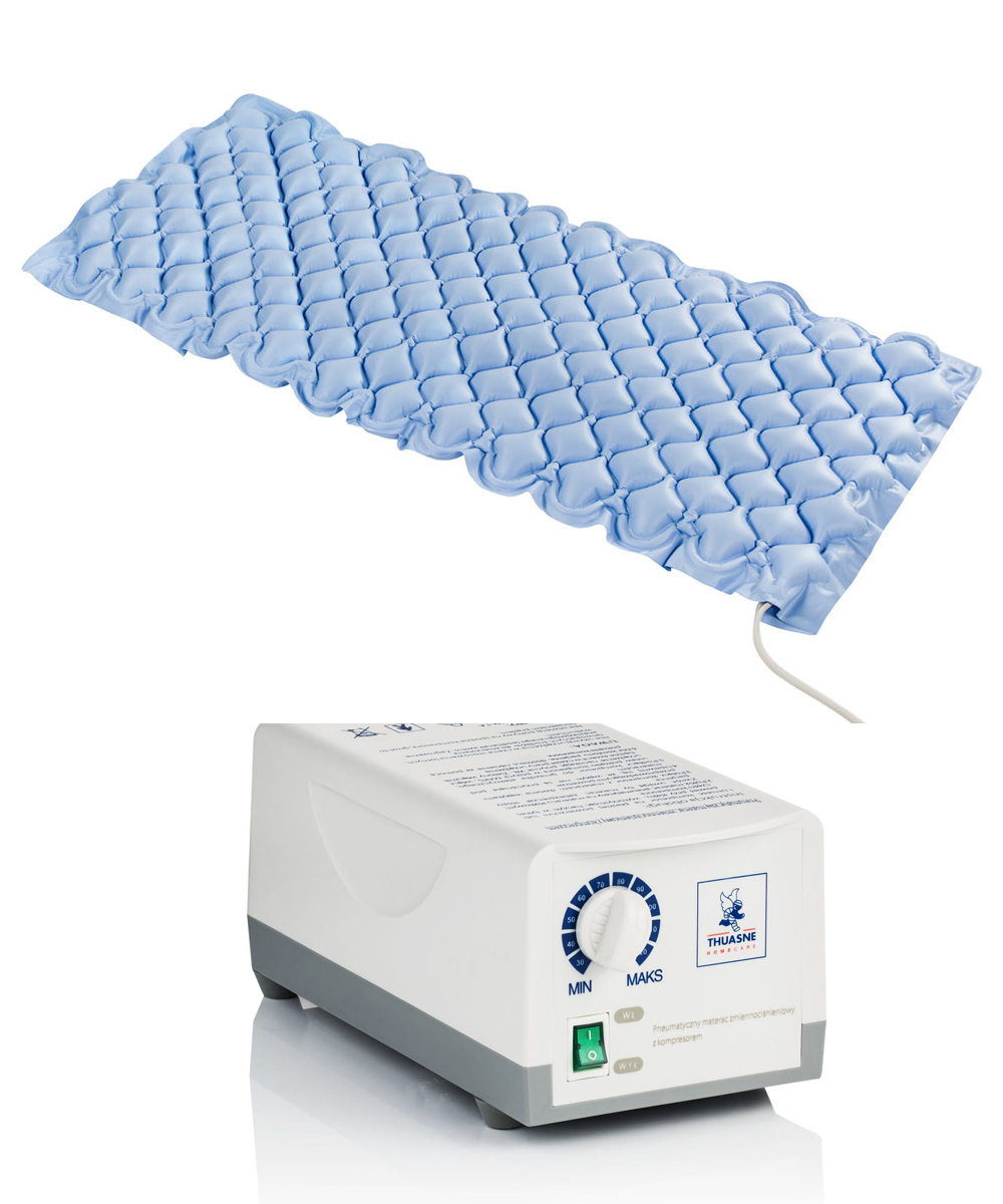 Materasso a bolle antidecubito con pompa regolabile, 130 camere d'aria, realizzato in PVC resistente, ideale per prevenire piaghe da decubito e supportare pazienti fino a 120 kg.