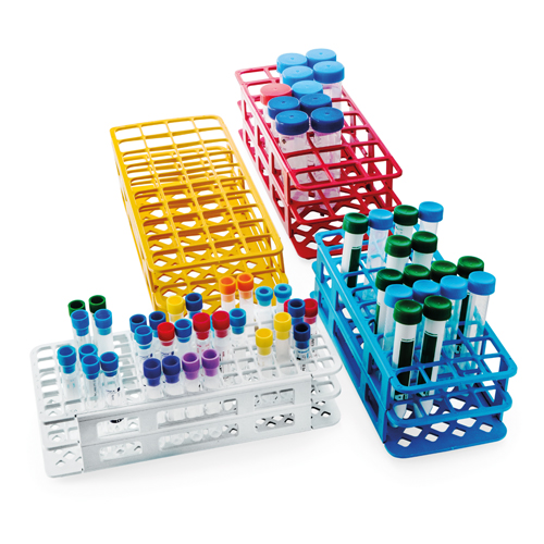 Portaprovette universale in polipropilene da laboratorio con 60 alloggiamenti per provette diametro 16 mm, struttura autoclavabile, griglia alfanumerica in rilievo e design impilabile professionale.