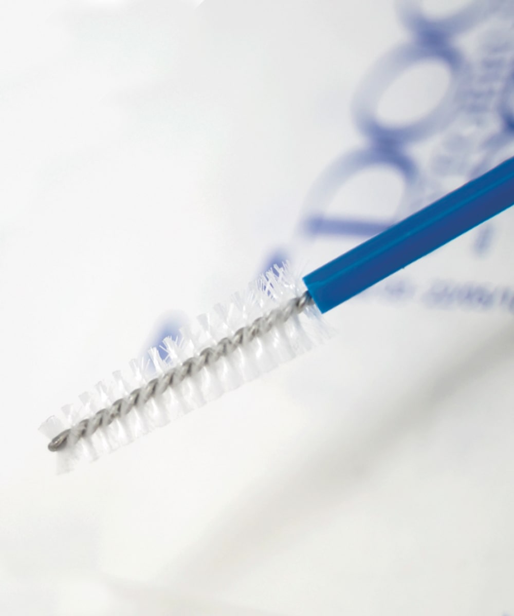 Spazzolino citologico in Nylon su supporto rigido in acciaio inox con impugnatura ergonomica rivestita in ABS per una presa salda