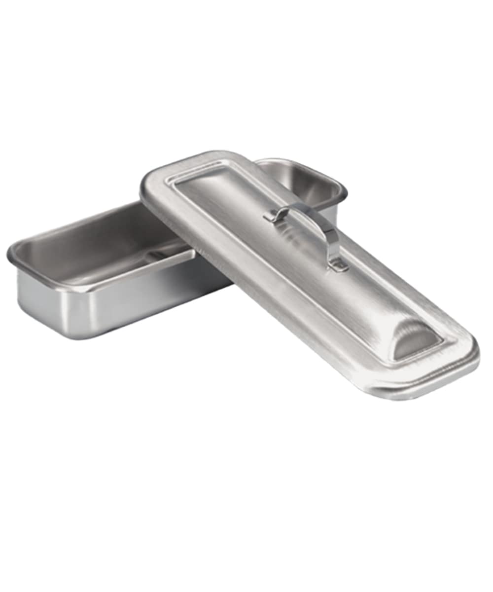 Vassoio lungo in acciaio inox con coperchio, per cateteri e strumenti medicali, robusto, igienico e adatto ad ambienti sanitari professionali.