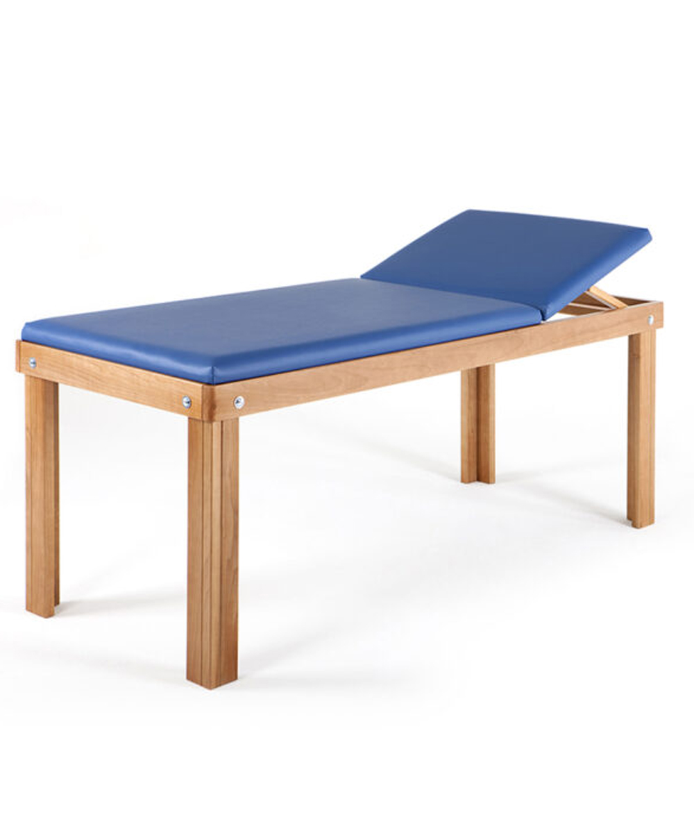 Lettino professionale Melville a 2 sezioni in legno di faggio massello, con schienale regolabile, rivestimento ignifugo e imbottitura confortevole.