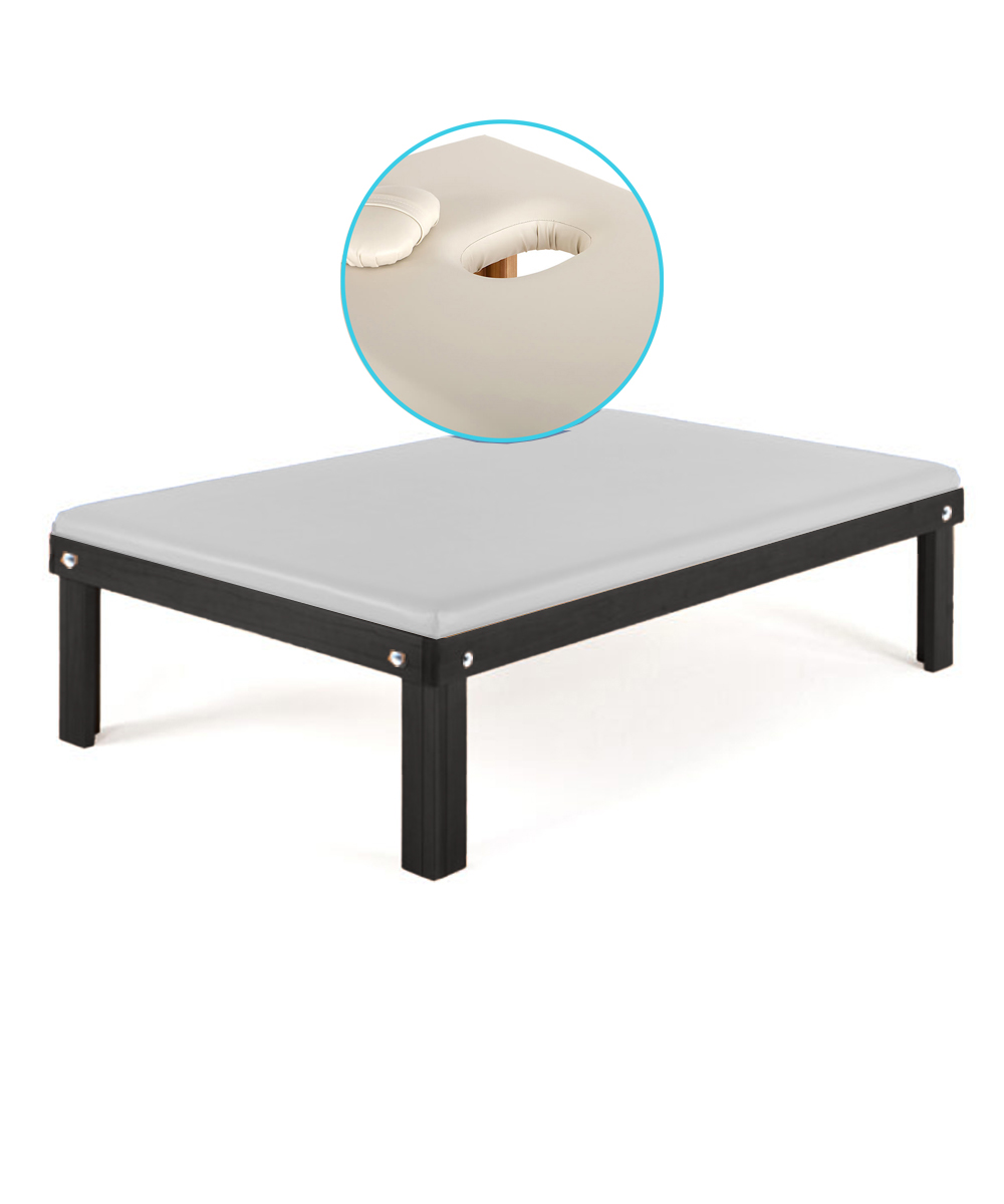 Lettino Bobath in legno massello di faggio, con imbottitura confortevole e rivestimento antimicrobico, ideale per riabilitazione e fisioterapia.