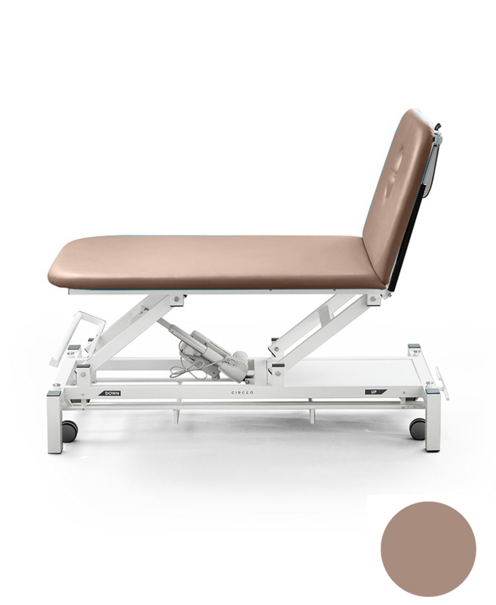 Lettino elettrico Belmont per fisioterapia, mostrato in posizione regolata con altezza minima. Design ergonomico e materiali di alta qualità visibili.