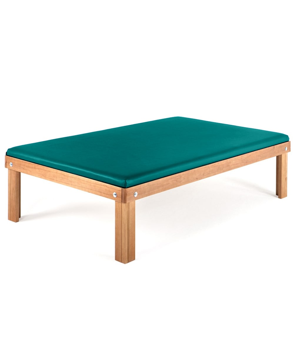 Lettino Bobath Yuna con struttura in legno massello e foro viso, ideale per fisioterapia e riabilitazione in ambito neurologico e posturale.