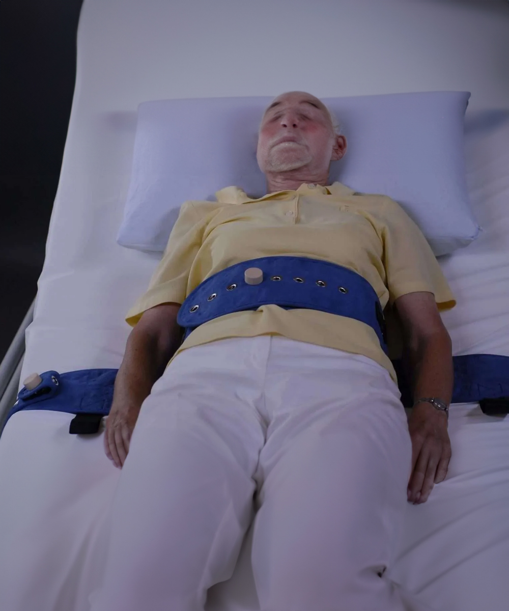 Dispositivo di sicurezza per letto con libertà di movimento. Impedisce cadute, permettendo al paziente di muoversi liberamente. Taglia large, compatibile con letti standard.
