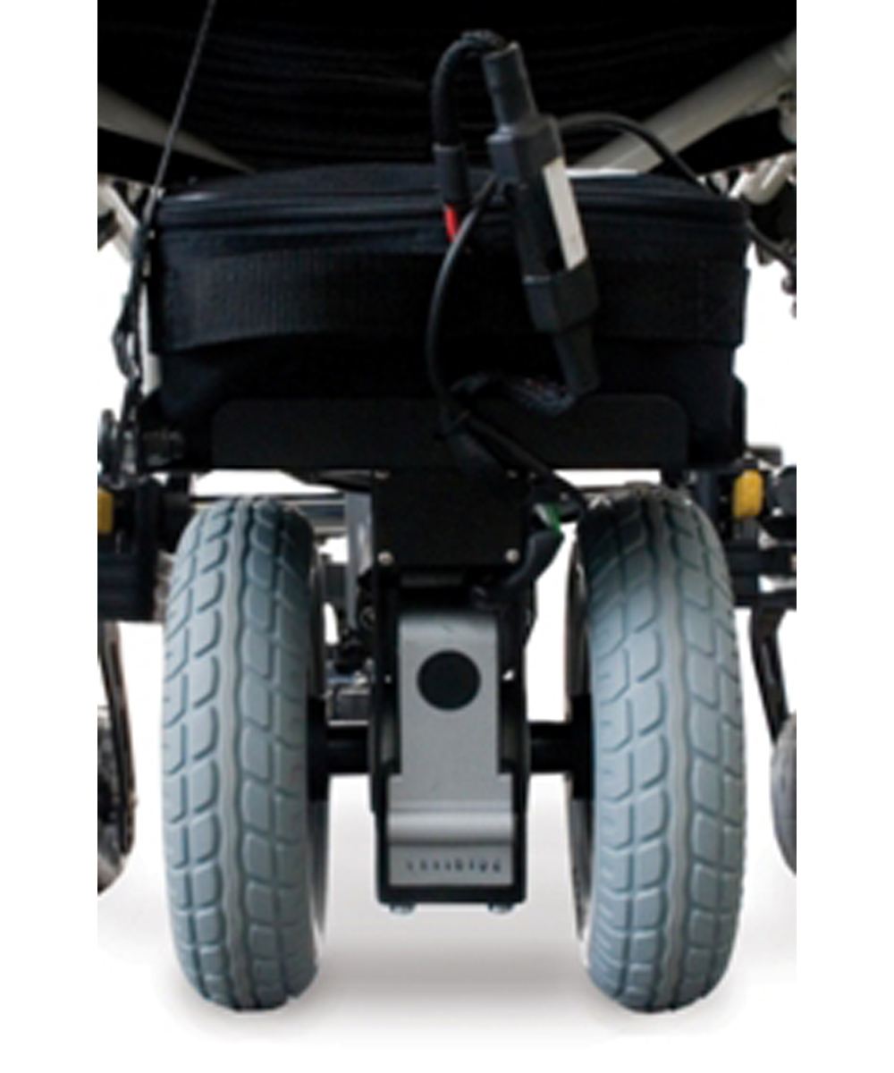 Sistema di spinta assistita per carrozzine manuali, design compatto e doppia ruota per stabilità su terreni difficili. Supporto massimo di 136 Kg, autonomia di 16 Km.