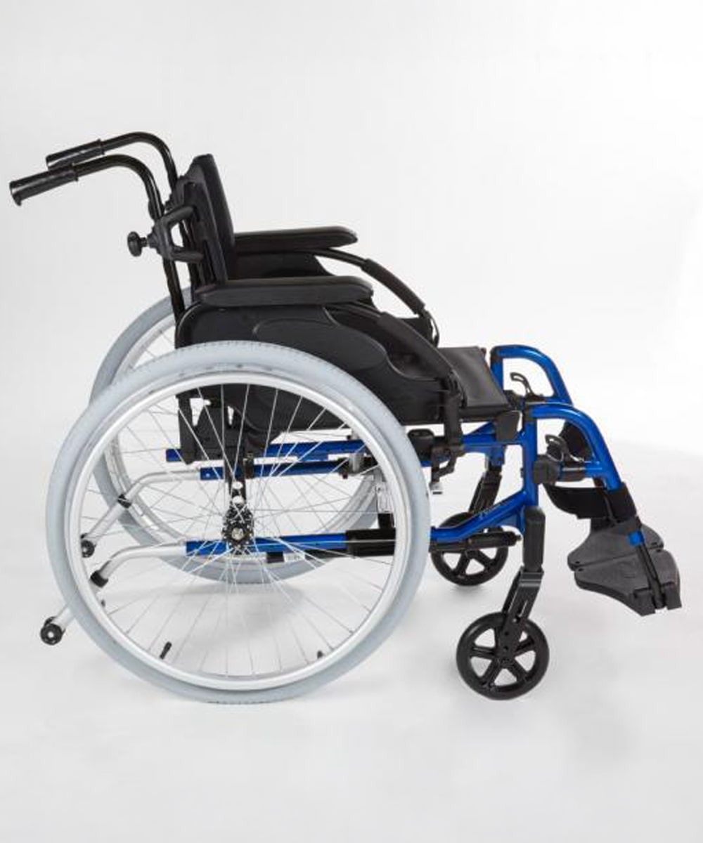 Carrozzina pieghevole Action 3 NG leggera con schienale abbattibile e freni alleggeriti per uso clinico professionale