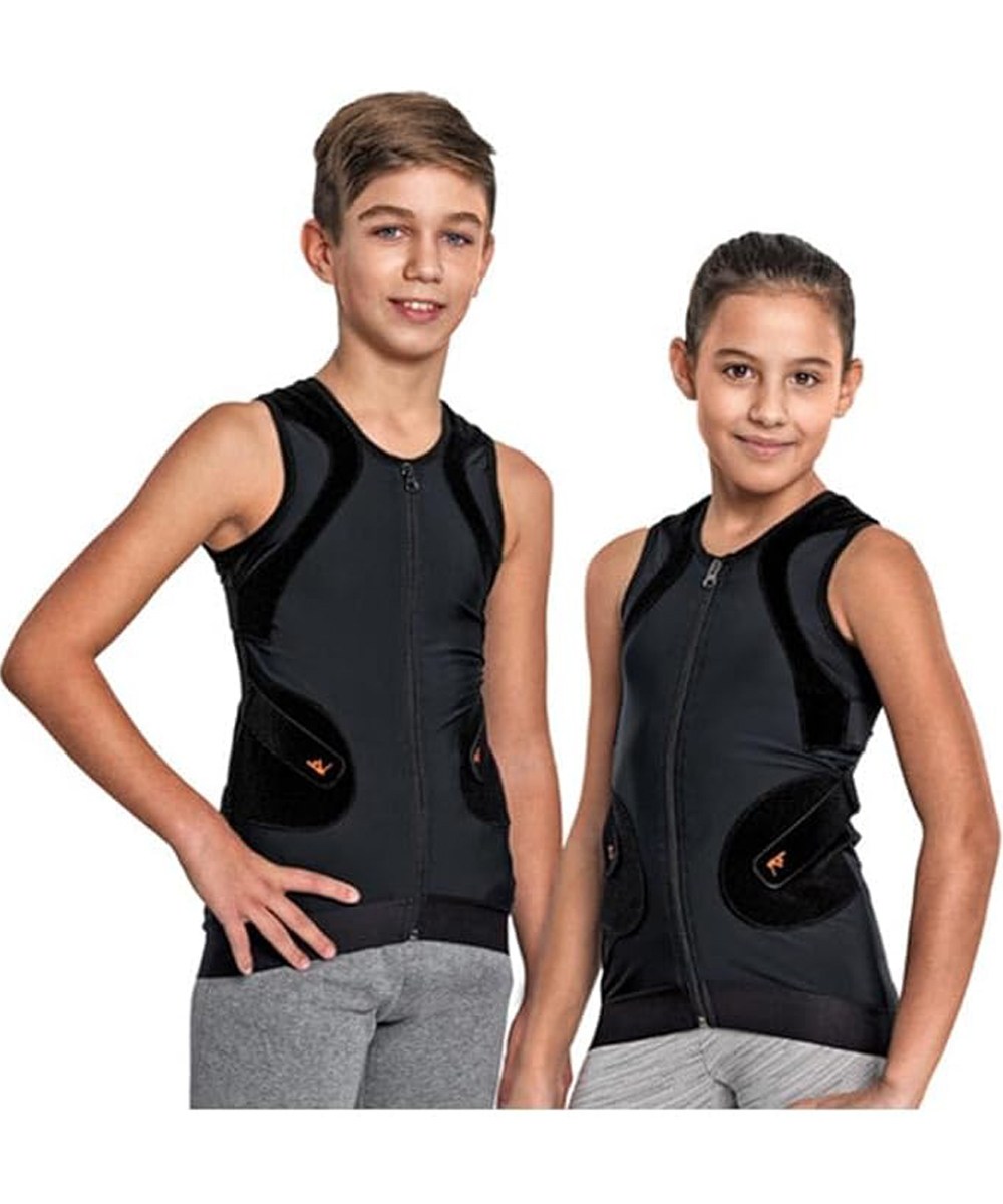 K1 POSTURE KEEPER® YOUNG, correttore posturale unisex con sistema di tiranti regolabili e chiusura a cerniera. Design confortevole e traspirante per supportare la correzione posturale quotidiana.