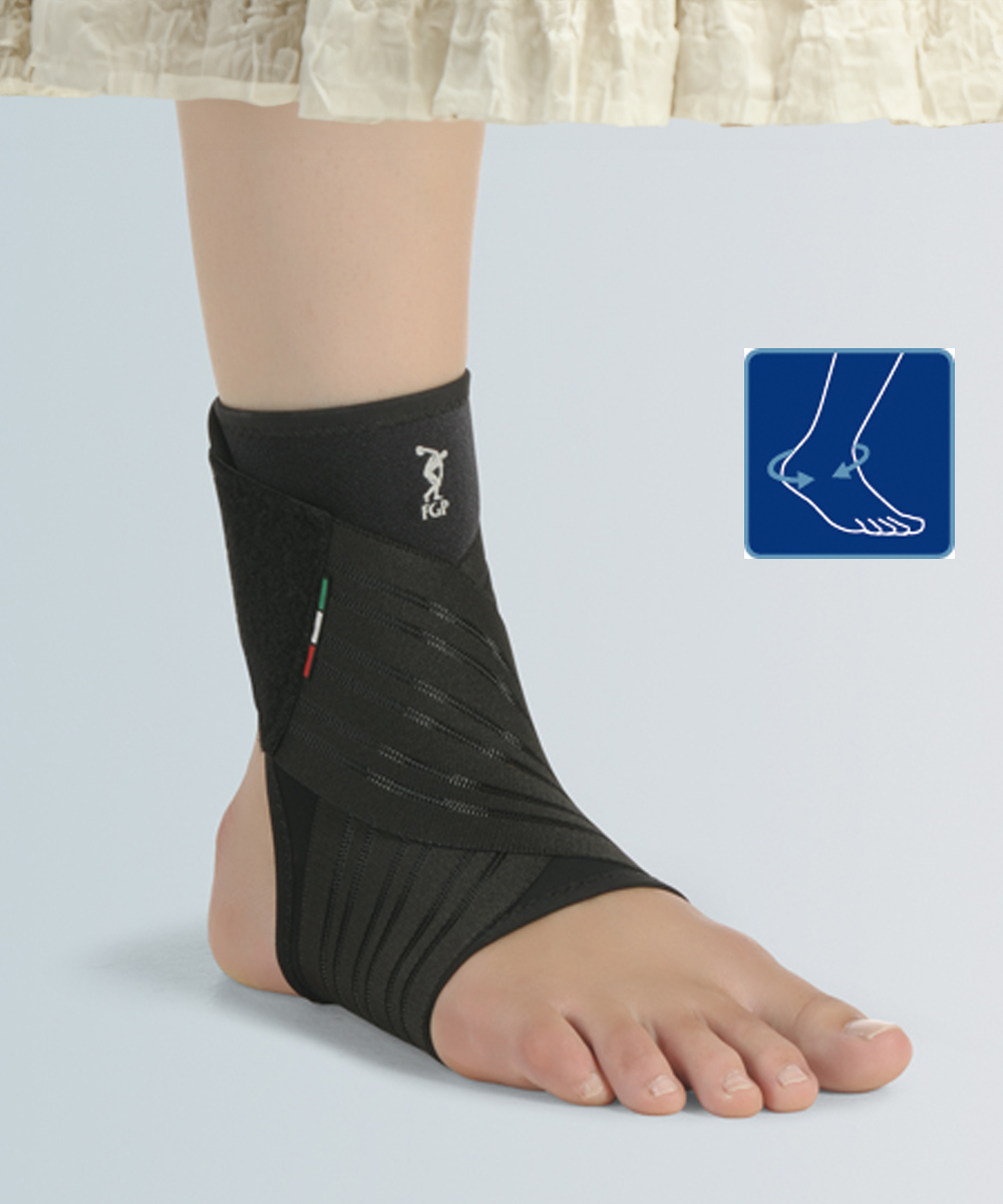 Cavigliera 8LIGHT con tessuto Sensitive Fabric e bendaggio ad 8, ideale per stabilizzare la caviglia dolorosa e facilitare il recupero post-traumatico.